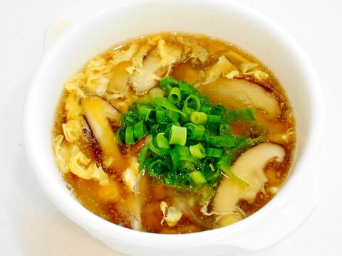 ふわふわで栄養満点！椎茸と卵の中華スープ
